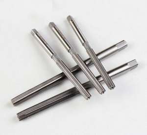 Alésoir en carbure à 4 cannelures à tige droite et lame droite pour l'élargissement des trous - Product Image 1