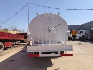 Hecho en China, tanque de agua de gran capacidad, reducción de polvo urbano, camión rociador HOWO - Product Image 5