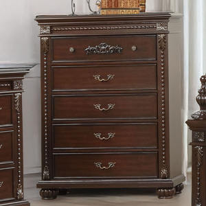 Juego de Muebles Clásicos para Dormitorio en Color Marrón Oscuro Tallado - Cama con Cabecero Ornamentado, Cómoda y Mesitas de Noche - Product Image 3