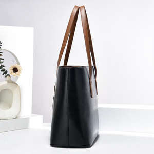 Sac à bandoulière en PU simple et à la mode pour femmes, sac fourre-tout imperméable de grande capacité - Product Image 2