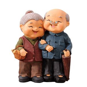 Couple de personnes âgées résine artisanat heureux vieil homme vieille dame <span class=keywords><strong>mariage</strong></span> décor <span class=keywords><strong>mariage</strong></span> Souvenir cadeau 13.5x9.5x11.5cm maison bureau décoration - Product Image 5