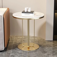 Table basse compacte de luxe léger, design moderne minimaliste avec structure métallique et plateau en pierre veinée, multifonctionnelle pour salon