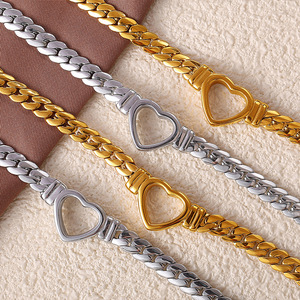 Collar con colgante de corazón de acero inoxidable chapado en oro de 18 quilates, cadena para clavícula para mujer, regalo de joyería, diseño irregular - Product Image 3