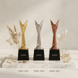 Trofeo de Metal Fundido a Presión, Bellamente Elaborado, Grabado con Láser, Impresión UV, Portátil, para Ganadores y Exitosos, POOJA GIFT CORPORATION - Product Image 1