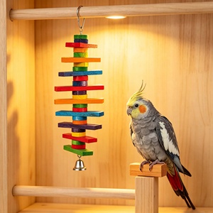 Juguete para Pájaros de Madera Multicolor Vibrante con Campana, Juguete de Madera Natural Ecológico y Seguro para la Dentición de Conures, Loros Amazonas y Cacatúas - Product Image 6