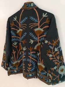 Chaqueta Negra Bordada a Mano con Diseño Suzani en TNT, Chaqueta de Algodón con Diseño Suzani en TNT, Abrigo de Invierno para Mujer, Chaqueta de Tela TNT con Diseño Suzani - Product Image 5