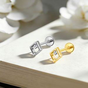 YS Piercing per il Corpo in Titanio ASTM F136, Orecchini a Perno con Zirconi Cubici Placcati Oro, Vendita all'Ingrosso - Product Image 2