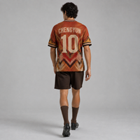 Camiseta de Fútbol Personalizada con Diseño Zigzag en Tonos Tierra, Estilo Retro, Ropa Deportiva Étnica, Maillot de Foot