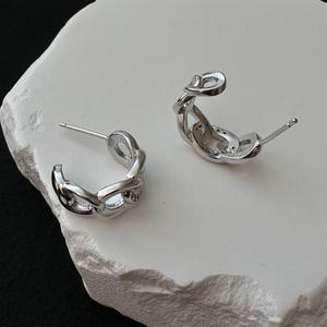 ต่างหูเงินแท้ S925 ทรงโค้งแบบโบราณ ดีไซน์หรูหราสไตล์ฝรั่งเศส ประดับคริสตัลทรงกลมแบบฝังละเอียด เครื่องประดับวินเทจ - Product Image 4