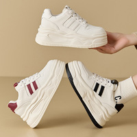 Baskets confortables à semelles souples, style coréen, chaussures décontractées, baskets blanches à semelles épaisses rehaussantes, nouveaux modèles pour femmes