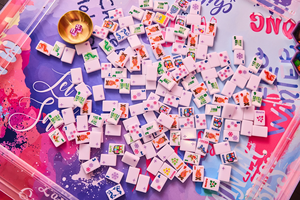 Modernas y Lujosas Fichas de Mahjong Americanas con Temática Invernal, 160 Piezas, Serie Chalet Lift con Cabaña Acogedora y Gráficos Inspirados en el Esquí - Product Image 3