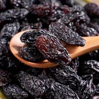 Huaran Vervaardigt Hoge Kwaliteit Hete Verkopende Zoete Gedroogde Druiven Fruit Natuurlijke Pure Zwarte Bes Zwarte Rozijnen
