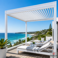 Pergola bioclimatique motorisée en aluminium et verre trempé MEIXIN ORLANDO, pour jardin d'hôtel de luxe moderne, terrasse extérieure.