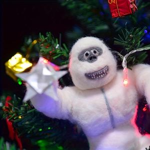 Adorno Navideño Artesanal <span class=keywords><strong>de</strong></span> Peluche para la Punta del Árbol - Chimpancé Blanco Abrazando una Estrella, Decoración Festiva <span class=keywords><strong>de</strong></span> Navidad |   Directo <span class=keywords><strong>de</strong></span> Fábrica en Guangdong - Product Image 2