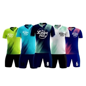 Maillot de football personnalisé à séchage rapide en Spandex/Polyester, imprimé par transfert thermique, tenue de football colorée pour adultes, respirante et personnalisable - Product Image 2