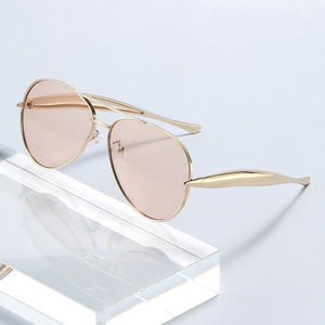 2026 LVCONG Wholesale Custom logo Driving Eyeglasses Uv400 Men's <strong>Sports</strong> Double Bridge Memory Metal Frame <strong>Polarized</strong> <strong>Sunglasses</strong> - Product Image 5