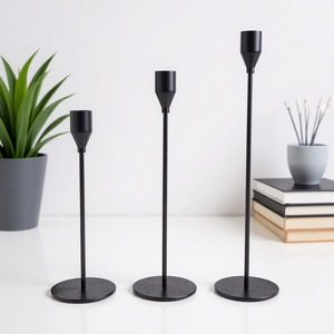 Bougeoirs décoratifs en métal - Ensemble de 3 bougeoirs en laiton doré pour centre de table - Product Image 3