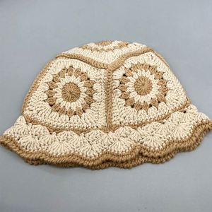 Sombrero de Pescador de Ganchillo Floral Hecho a Mano, Gorro de Invierno Tejido para Mujer - Product Image 3