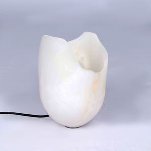 Lámpara de Mesa LED de Mármol Blanco Ecológica de Estilo Moderno con Pantalla Translúcida Natural - Product Image 2