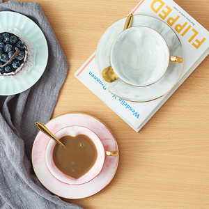Set regalo stile europeo semplice tazza da caffè rosa 4 once <span class=keywords><strong>a</strong></span> <span class=keywords><strong>forma</strong></span> <span class=keywords><strong>di</strong></span> <span class=keywords><strong>cuore</strong></span> tazze da caffè Espresso con piattino - Product Image 3
