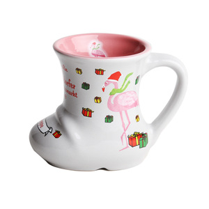 Taza de Porcelana Económica con Diseño Minimalista de Bota Navideña, Acabado Rojo Glaseado, Origen Fujian, No Tóxica, Libre de Plomo y Cadmio, en Promoción - Product Image 4