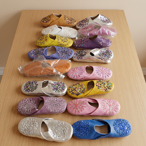 Chaussures d'intérieur pour femmes en cuir véritable couleur unie, à bout pointu, légères et confortables, avec motif floral et strass, toutes saisons - Product Image 5