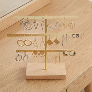 Présentoir à Boucles d'Oreilles en Métal à 3 Niveaux, Organisateur de Bijoux avec Base en Bois, Plateaux Personnalisables - Product Image 3