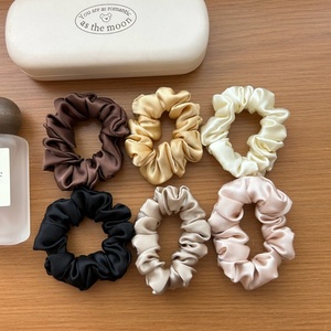 Élastique à cheveux en soie 19 Momme personnalisé par le fabricant, fait main, 100% soie de mûrier, chouchou français élégant de 2,5 cm de large - Product Image 4