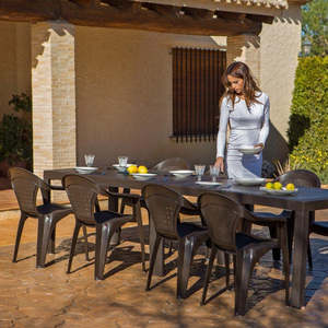 Set di 6 Sedie da Giardino in Plastica Contemporanee Impilabili, Resistenti alle Intemperie e con Filtro UV - Product Image 4
