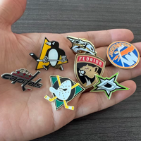 Novedad Pin Broche Metálico al por Mayor Equipo de Hockey sobre Hielo de EE. UU. Insignia de Solapa de Hierro Pulido Pines de Recuerdo Deportivo Impresos para Gorras