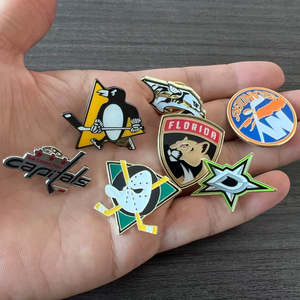 Novedad Pin Broche Metálico al por Mayor Equipo de Hockey sobre Hielo de EE. UU. Insignia de Solapa de Hierro Pulido Pines de Recuerdo Deportivo Impresos para Gorras - Product Image 2