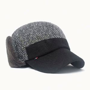 Casquette de baseball en velours pour homme, chaude et épaisse, avec protection des oreilles, idéale pour les sports d'hiver, pour les personnes d'âge moyen et les seniors, résistante au froid, pour les activités de plein air - Product Image 2