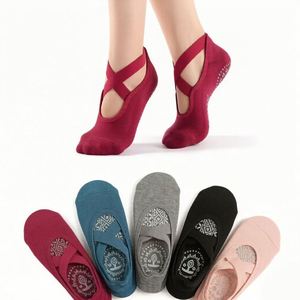 Calcetines Antideslizantes de Algodón para Yoga y Pilates para Mujer, Diseño con Cinta Adhesiva, Venta al Por Mayor - Product Image 1