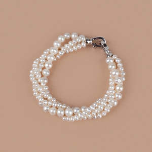 กำไลข้อมือไข่มุกธรรมชาติหลายชั้น ดีไซน์หรูหรา รุ่น WENCHI 1604 - Product Image 1