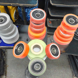 Rouleau de pression d'alimentation en acier à tête plate avec roulement à billes à gorge profonde P5 2RS C3 pour machine de chantournage automatique - Product Image 4