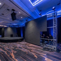 Pantalla LED Curva Impermeable para Exteriores RAYBO, Panel de Pantalla para Escenarios de Exposiciones, Sistema de Video Wall Llave en Mano, Paquete P3 Never Black