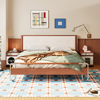 Lit moderne Bauhaus en chêne massif avec revêtement en velours nuage, taille Queen/King/Full, avec pieds en acier inoxydable pour chambre à coucher