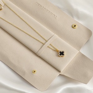 ถาดใส่สร้อยคอไมโครไฟเบอร์สีเบจสุดหรูพร้อมโลโก้สั่งทำ  บรรจุภัณฑ์สำหรับโชว์เครื่องประดับ  กระเป๋าใส่เครื่องประดับยอดนิยม  กระเป๋าใส่สร้อยคอระดับไฮเอนด์ - Product Image 5