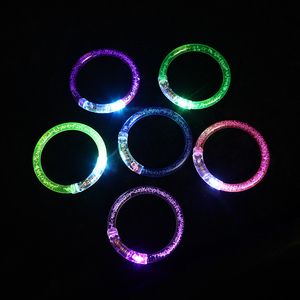 Nouveautés Bracelets lumineux LED en acrylique multicolores faits à la <span class=keywords><strong>main</strong></span> pour événements et fêtes, avec module LED clignotant - Product Image 3