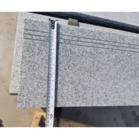 Escalier G603 en granit gris perle naturel de Chine 115X28X2 cm avec surface polie, un nez rond long, 3 rainures antidérapantes