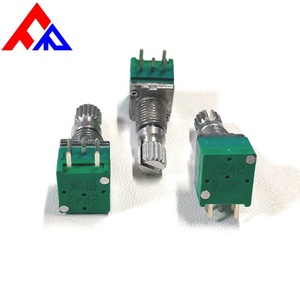Potenciómetro Ajustable RV097 de Película de Carbono de 5 Pines B10k con Interruptor - Product Image 3