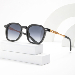 Commande en gros de lunettes de soleil tendance, lunettes de soleil carrées à la mode, design personnalisé rétro vintage, <span class=keywords><strong>protection</strong></span> UV pour femmes - Product Image 2