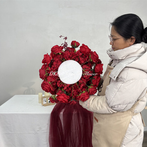 Bolas de Flores Artificiales de Seda Realista de Lujo, Rosas Rojas de 40 cm, Centros de Mesa para Bodas, Decoración de Mesa Moderna Hecha a Mano - Product Image 4