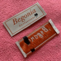 Patch tissé texturé à coupe droite de marque de luxe, étiquette tissée en tissu de technique de tissage promotionnel