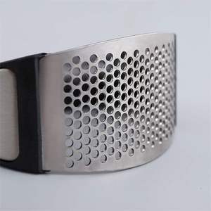 Presse-ail manuelle en acier inoxydable au design moderne - Product Image 3