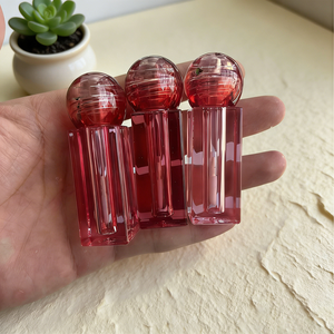Gloss à lèvres rouge carré, teinté, effet laqué, en flacon, tubes de gloss à lèvres personnalisés pour revendeurs, emballages, gloss à lèvres nude végétalien, marque privée - Product Image 1