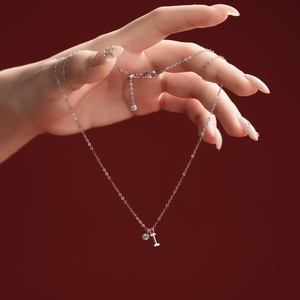 Collana Dylam con Lettera 'I' in Zirconia Cubica Placcata in Rodio, Collana Personalizzata con Iniziale per Donne - Product Image 2