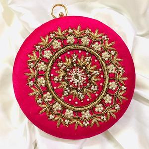Bolso de mano de seda redondo étnico nupcial de lujo, monedero de noche de estilo Vintage con decoración de perlas para boda y fiesta - Product Image 1