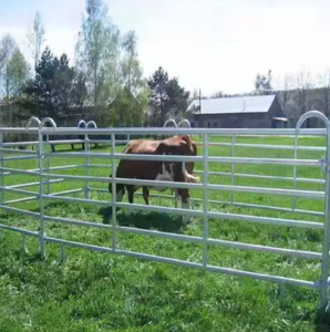 Painel de Cerca Galvanizado para Gado, Ovelhas e Cavalos com Design Curvo, Proteção de Segurança, Conexão com Dobradiça, Costura Robusta - Product Image 5