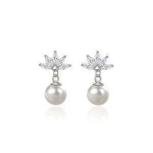 Orecchini a perno con petali di fiori decorati con perline, eleganti accessori da donna per feste e uso quotidiano, ideali come regalo. - Product Image 5